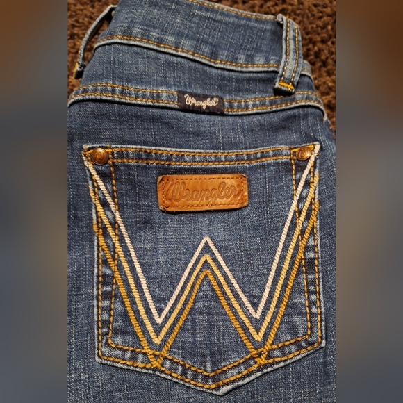 Wrangler Darkwash Stretch Bootcut Lowrise Women's Denim Jean Sz. 5x32 - Picture 3 of 7